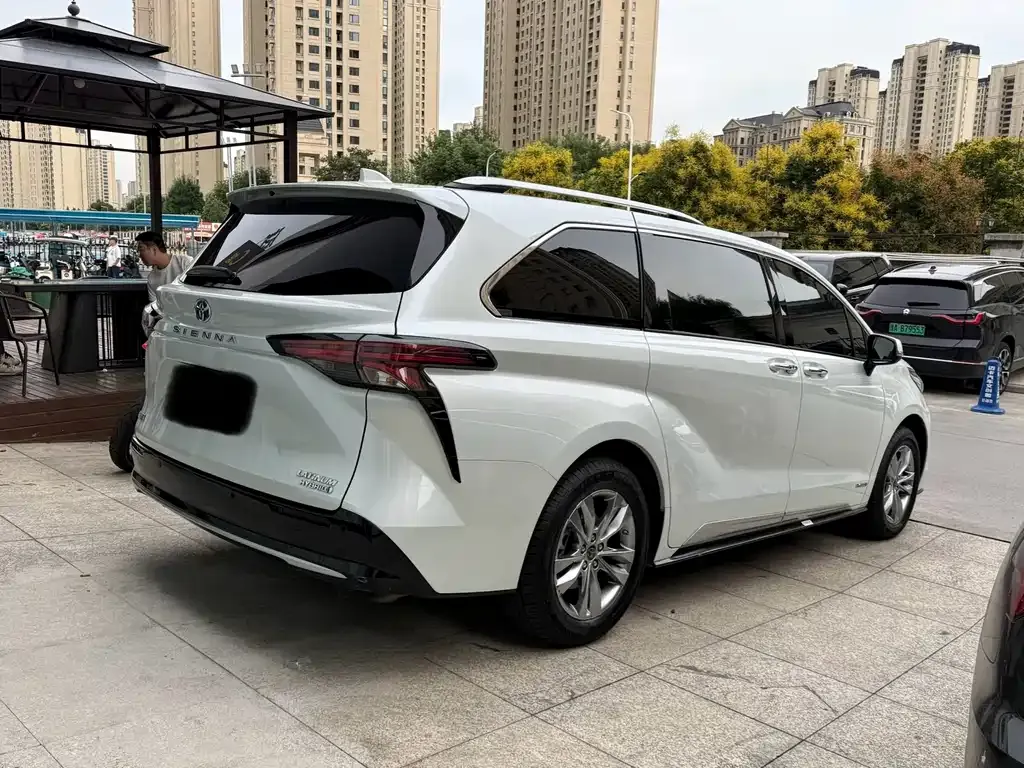 Toyota Sienna — фото 7