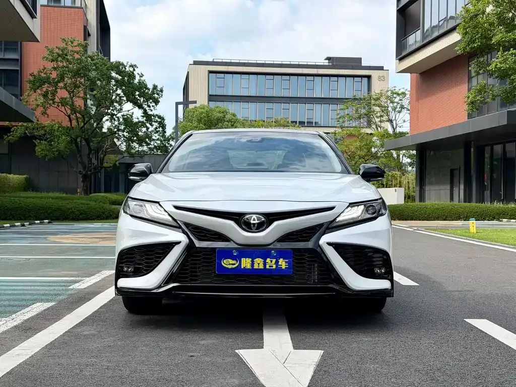 Toyota Camry — фото 7
