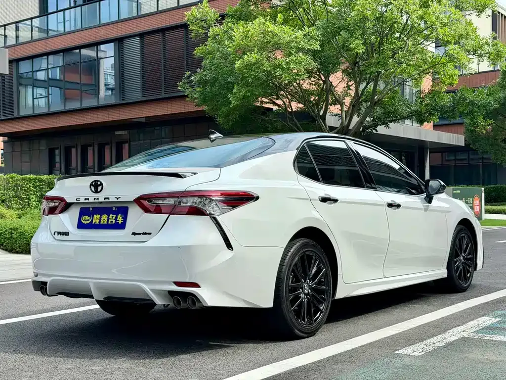 Toyota Camry — фото 10