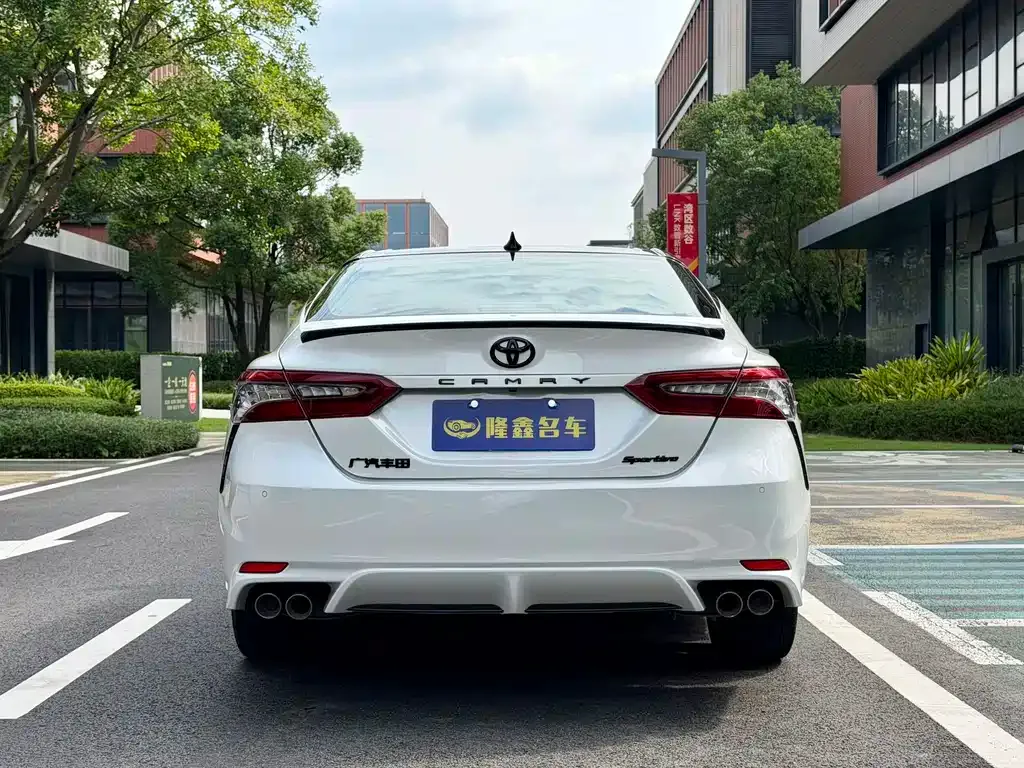 Toyota Camry — фото 8