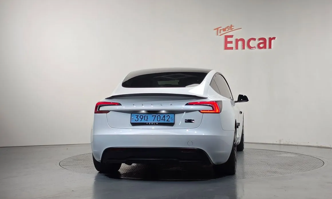 Tesla Model 3 — фото 3