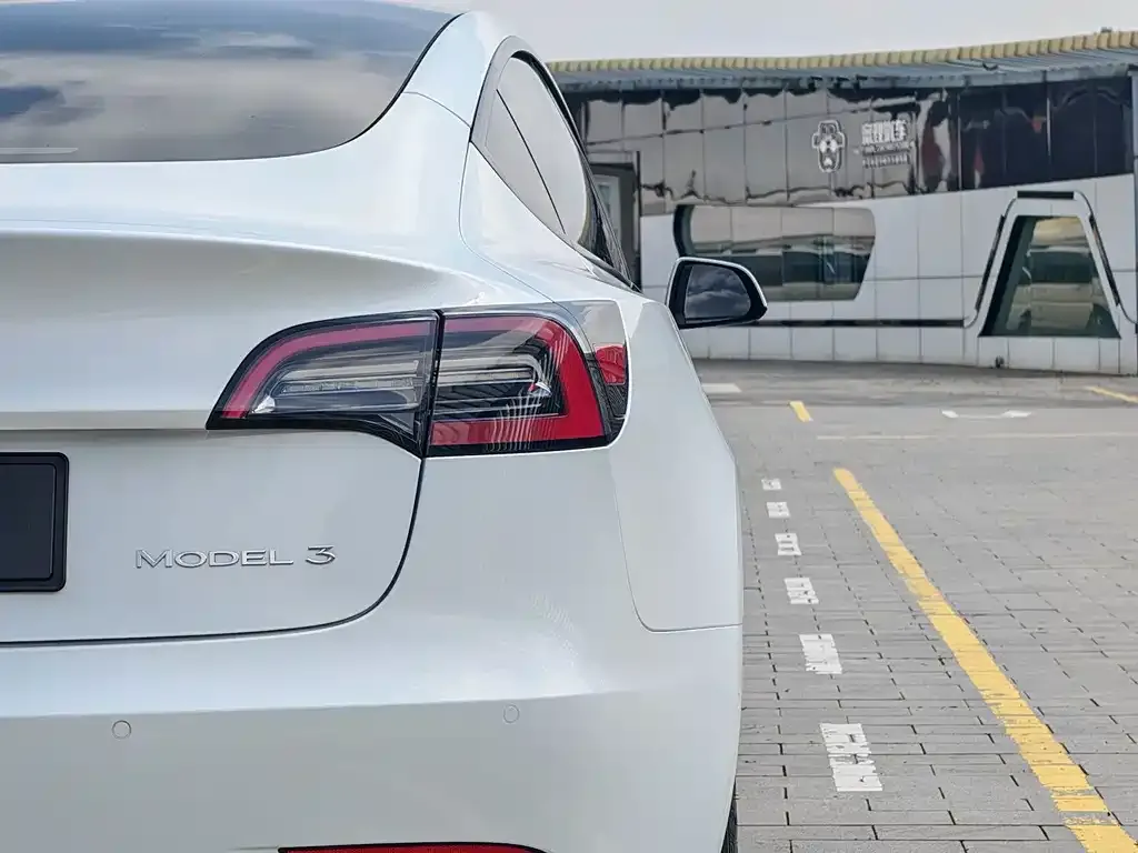 Tesla Model 3 — фото 6