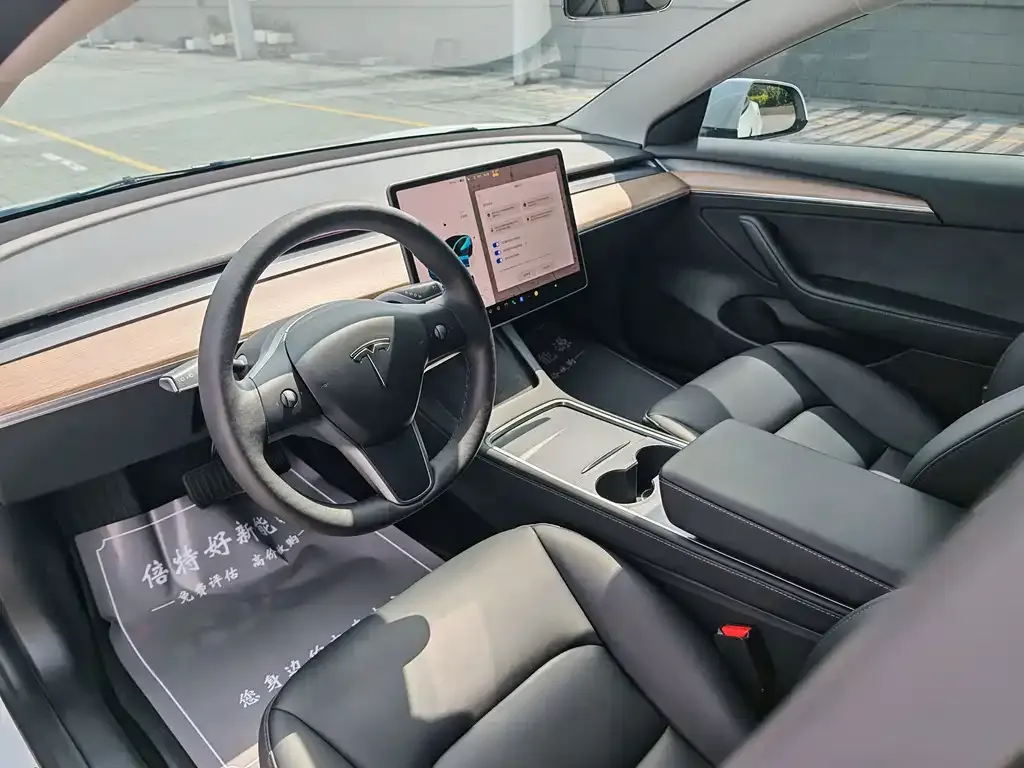 Tesla Model 3 — фото 5