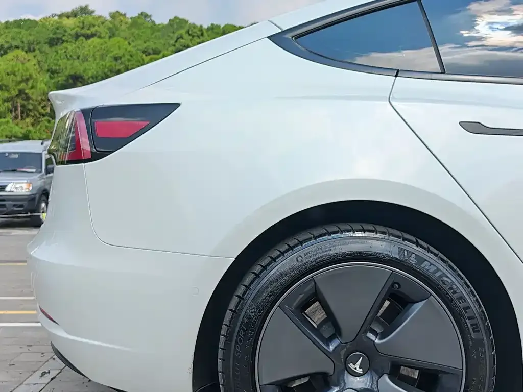 Tesla Model 3 — фото 9