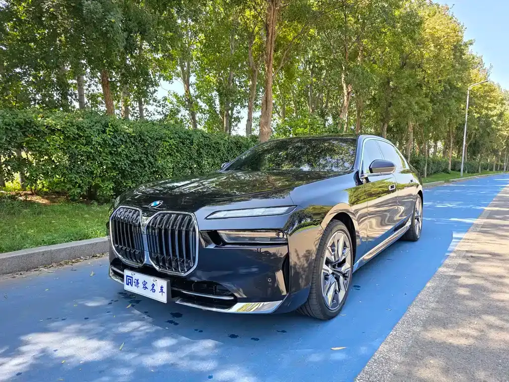 BMW 7 Series — фото 1