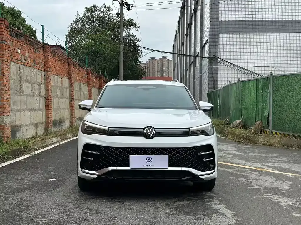 Volkswagen Tiguan L — фото 5