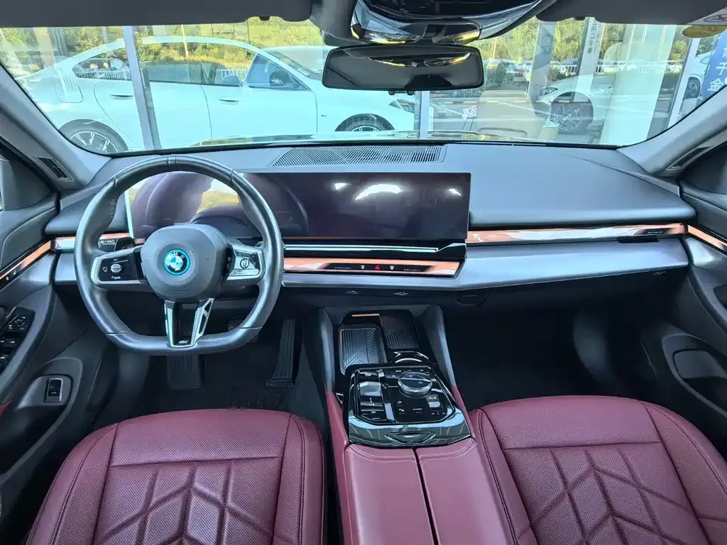 BMW i5 — фото 3