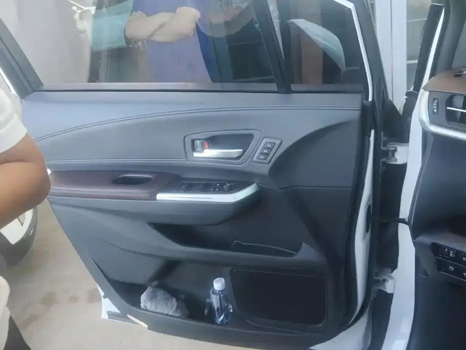 Toyota Granvia — фото 2