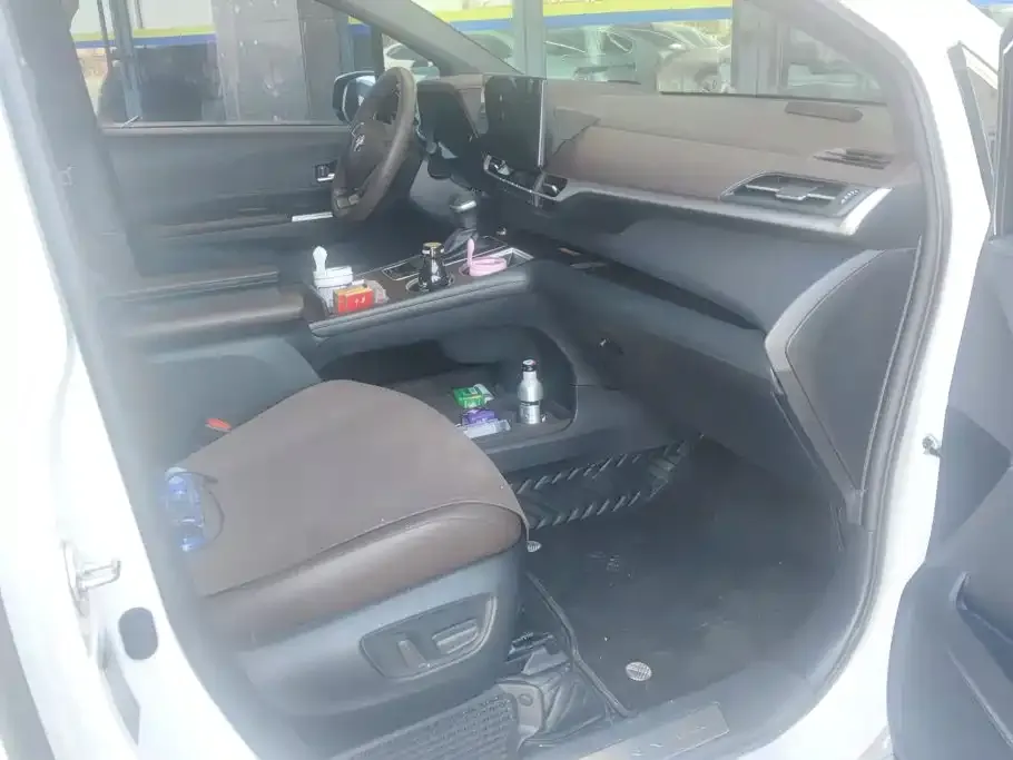 Toyota Granvia — фото 9