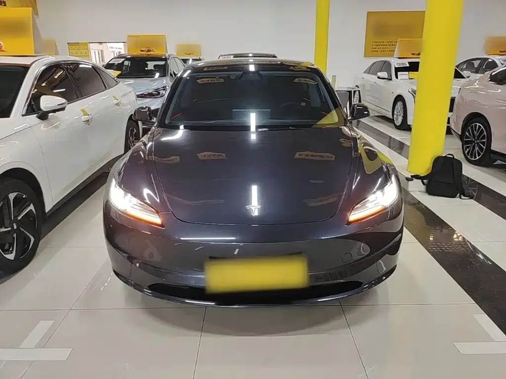 Tesla Model 3 — фото 10