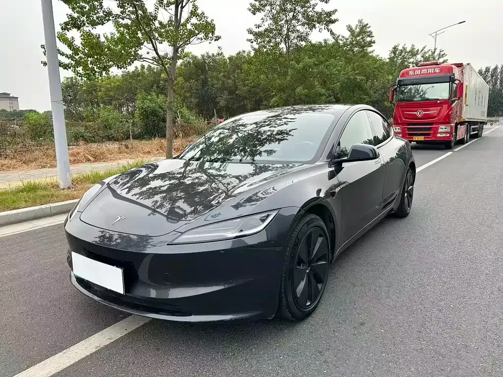 Tesla Model 3 — фото 1