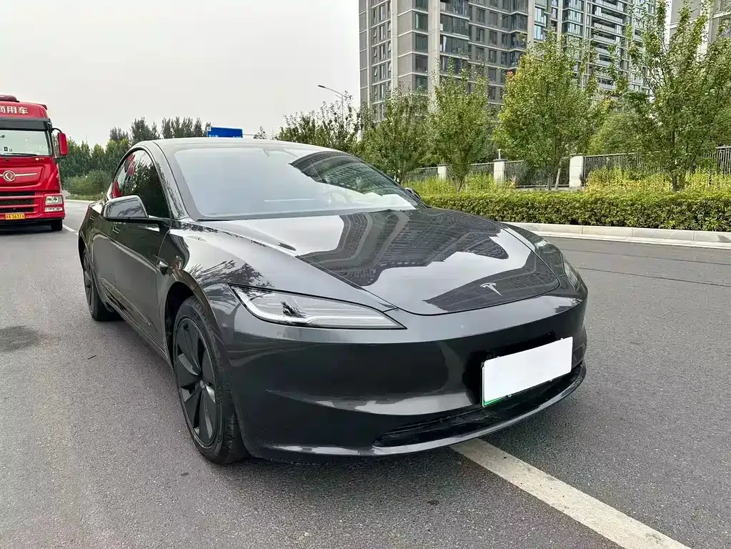 Tesla Model 3 — фото 8
