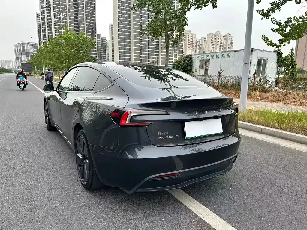 Tesla Model 3 — фото 4