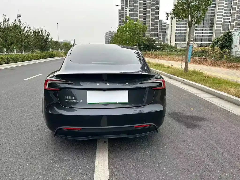 Tesla Model 3 — фото 9