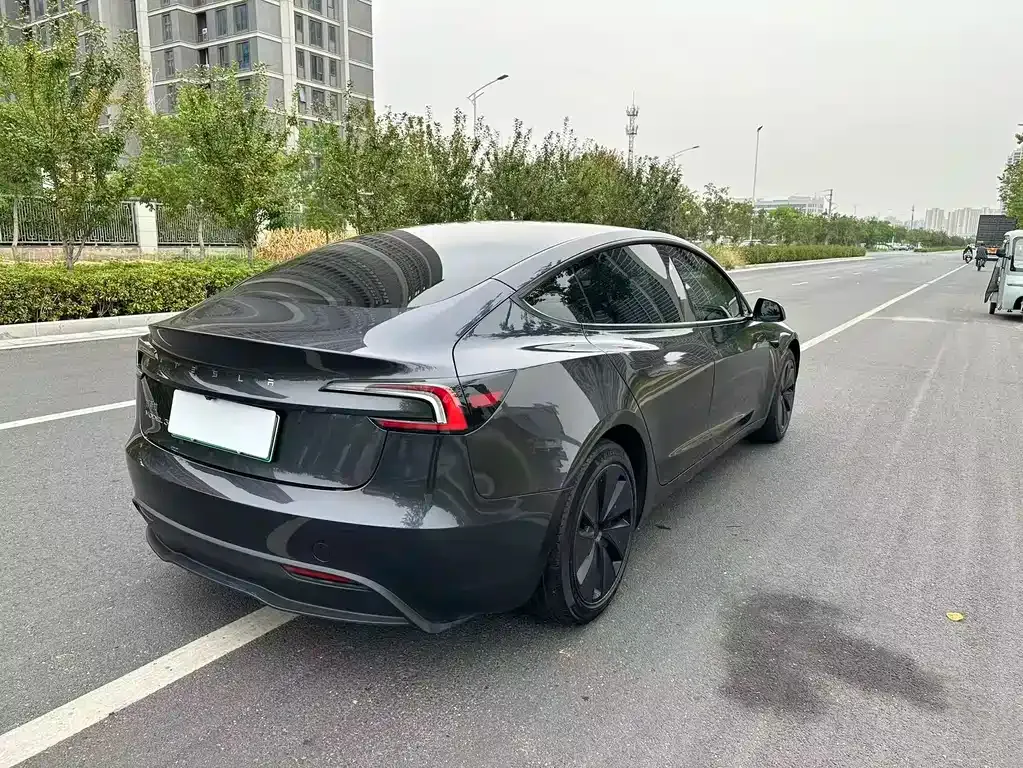 Tesla Model 3 — фото 6