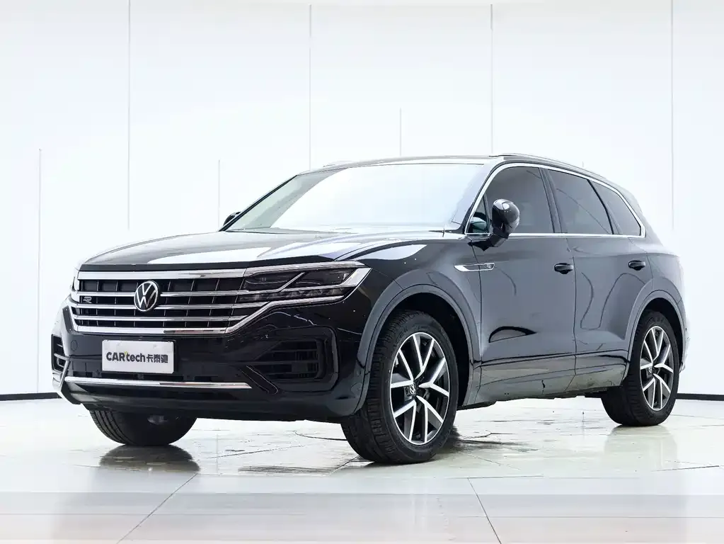 Volkswagen Touareg — фото 1