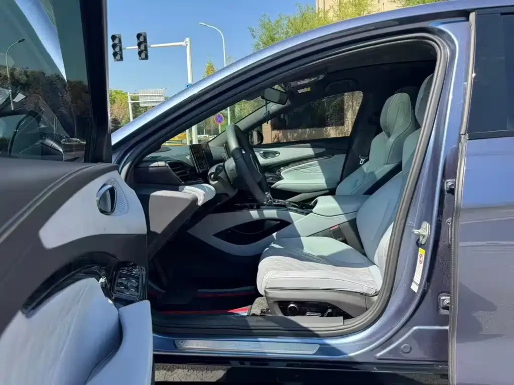 BYD Seal — фото 3