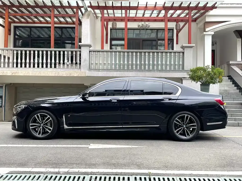 BMW 7 Series — фото 6