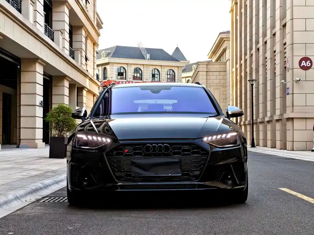 Audi S4 — фото 1