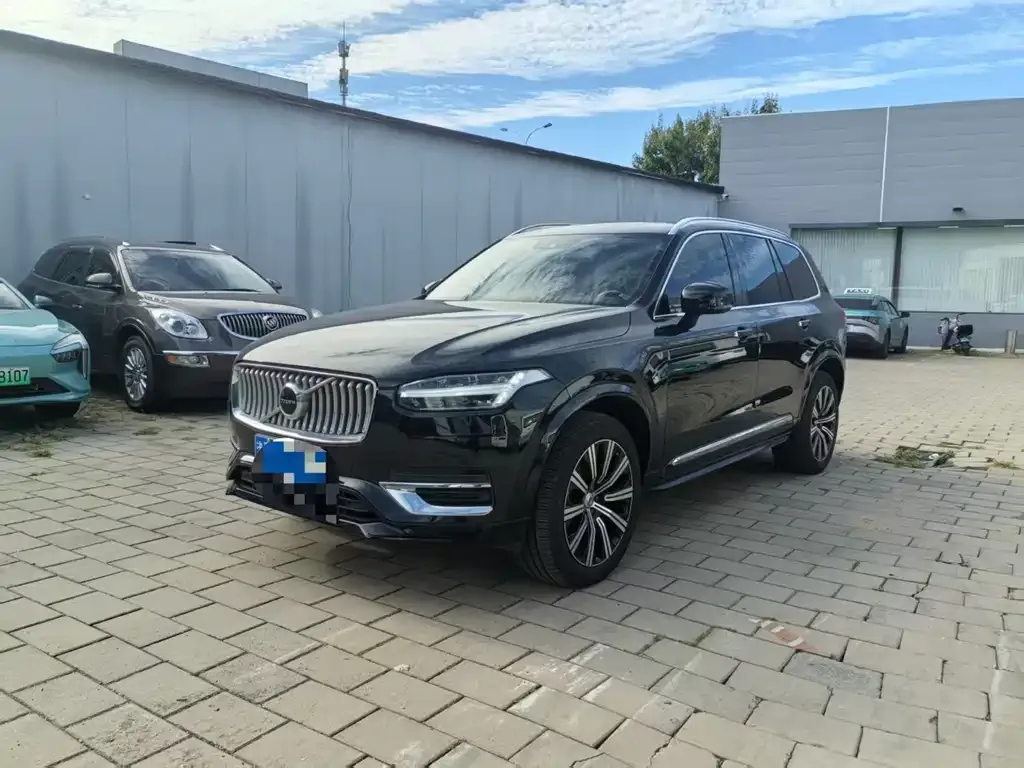 Volvo XC90 — фото 1