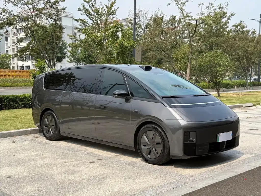 Li Auto MEGA — фото 7