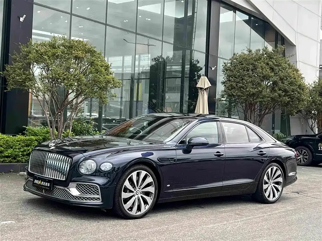 Bentley Flying Spur — фото 1