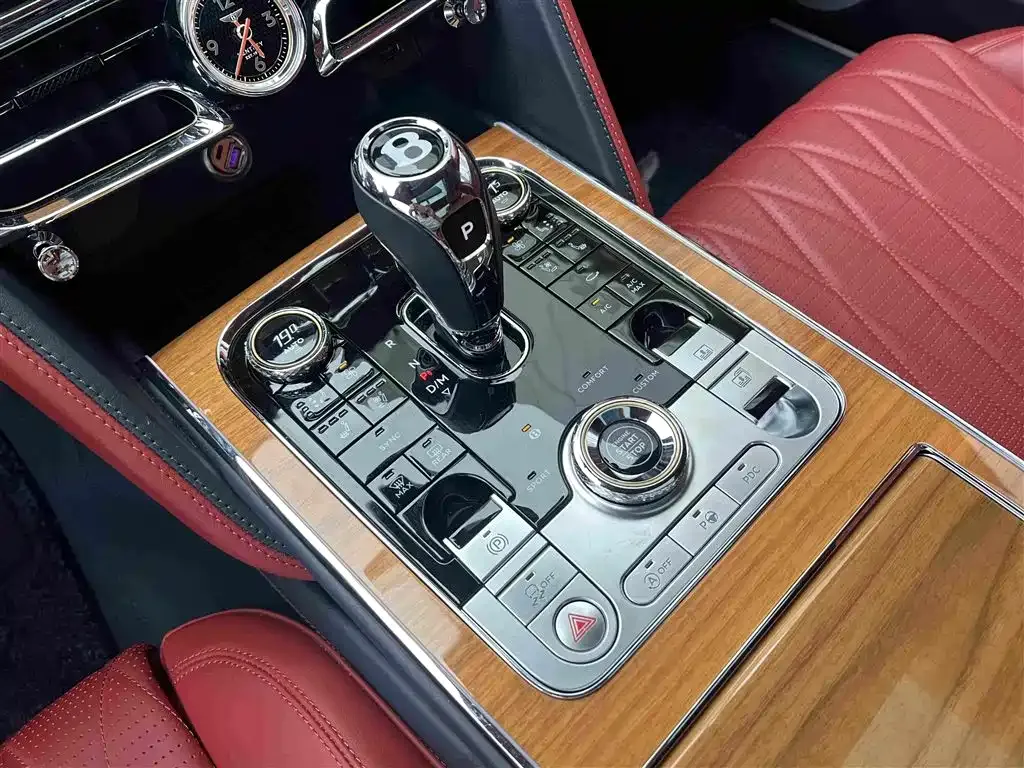 Bentley Flying Spur — фото 8