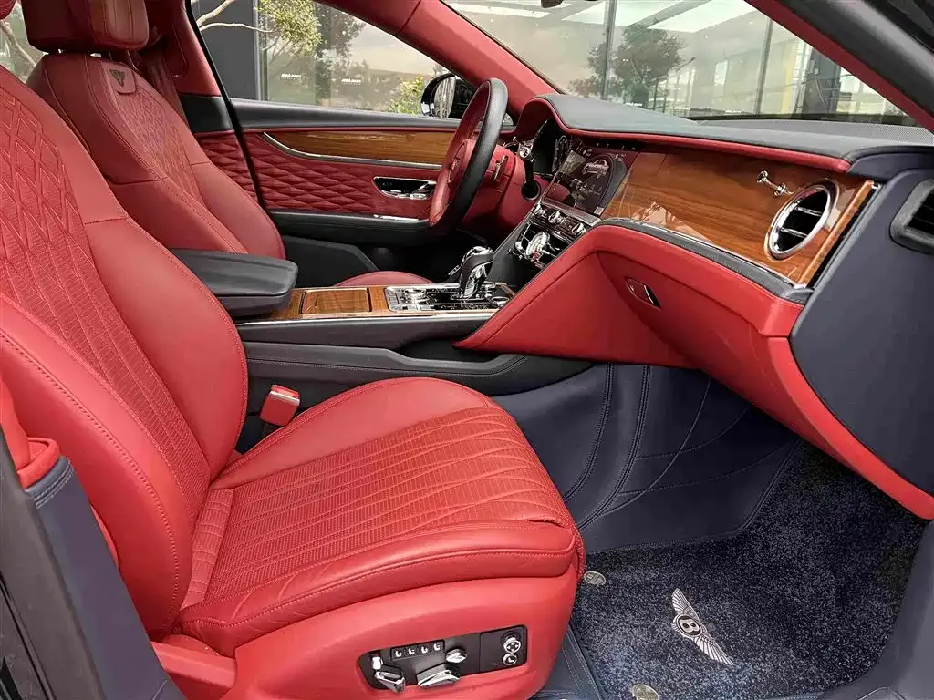 Bentley Flying Spur — фото 4