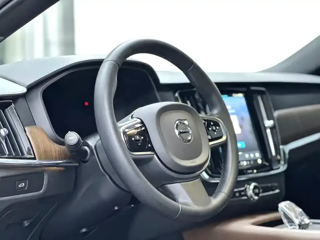Volvo S90 — фото 8