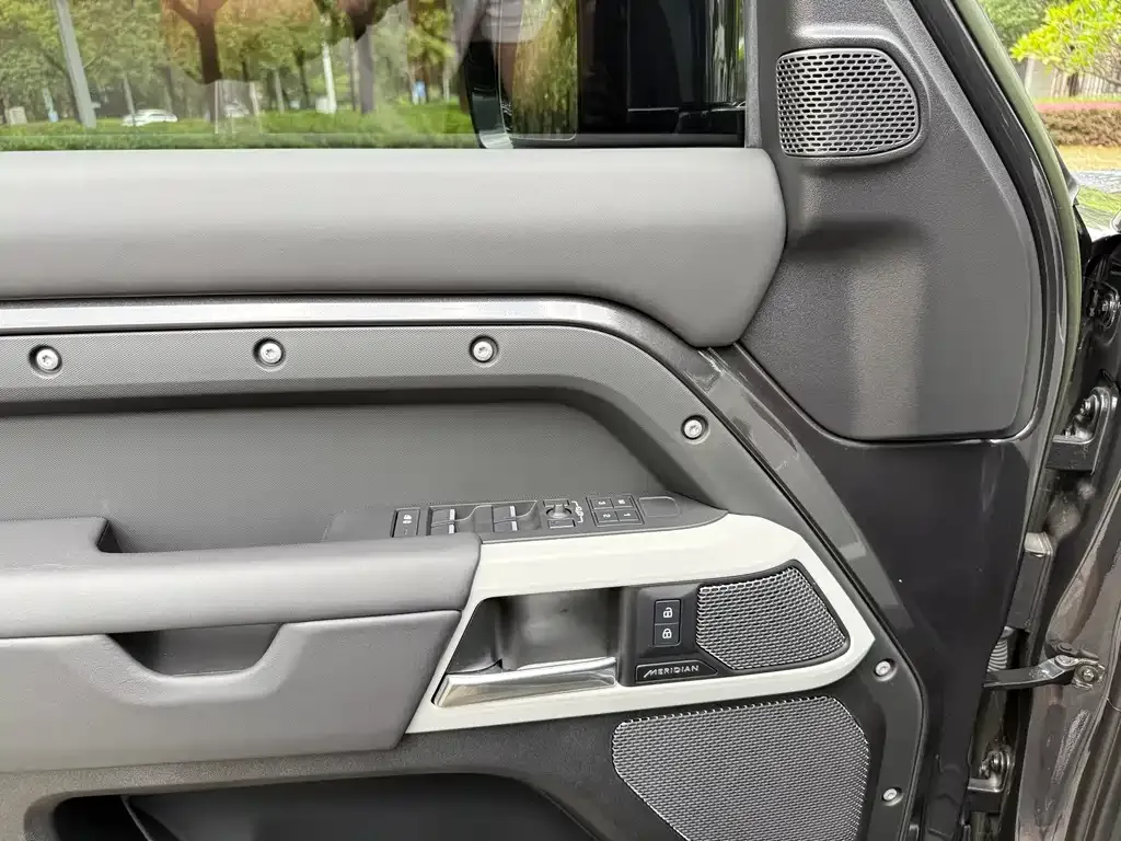 Land Rover Defender — фото 2