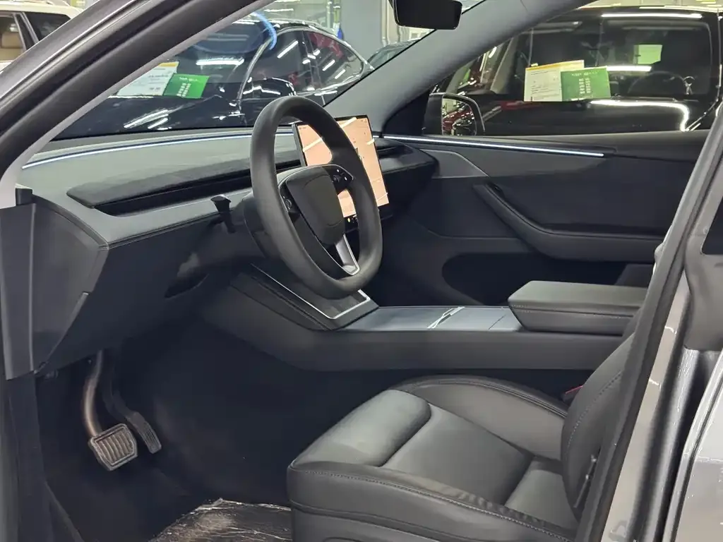 Tesla Model Y — фото 9