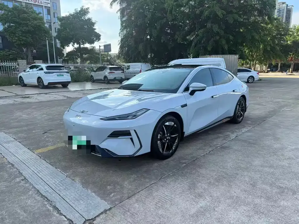 Geely Galaxy E8 — фото 1