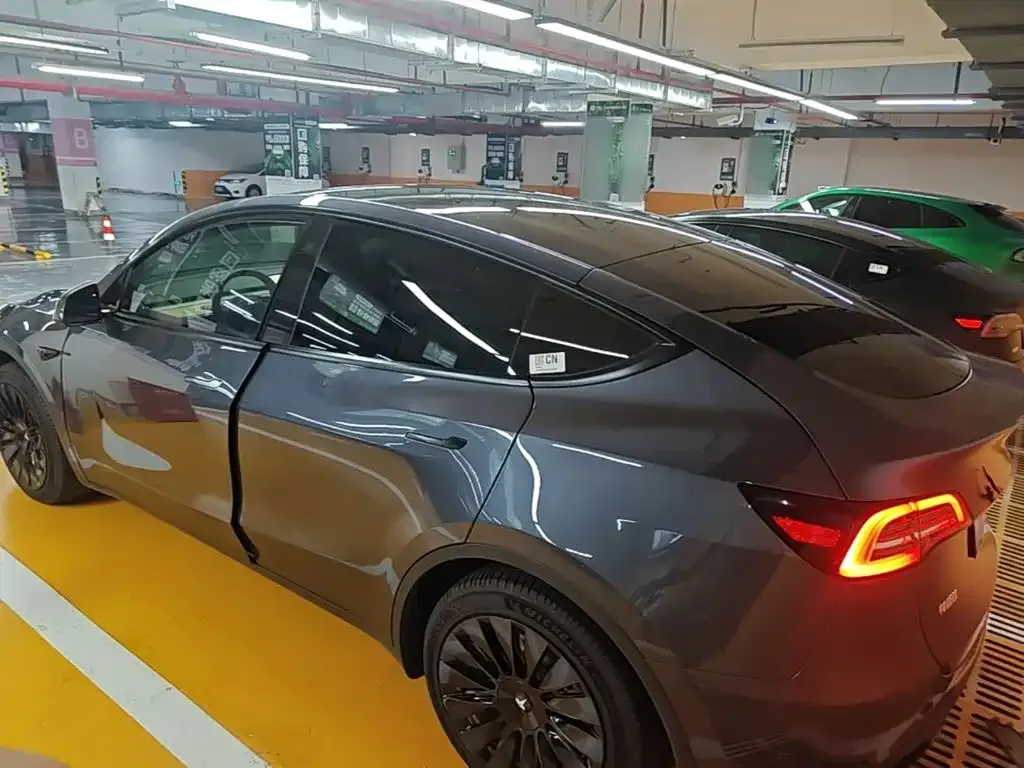 Tesla Model Y — фото 6