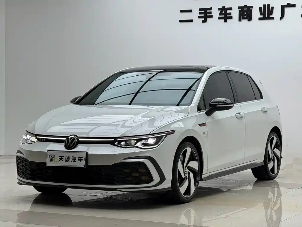 Volkswagen Golf GTI — фото 1