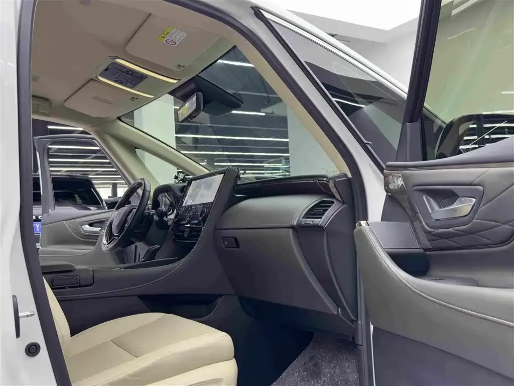 Toyota Vellfire — фото 10