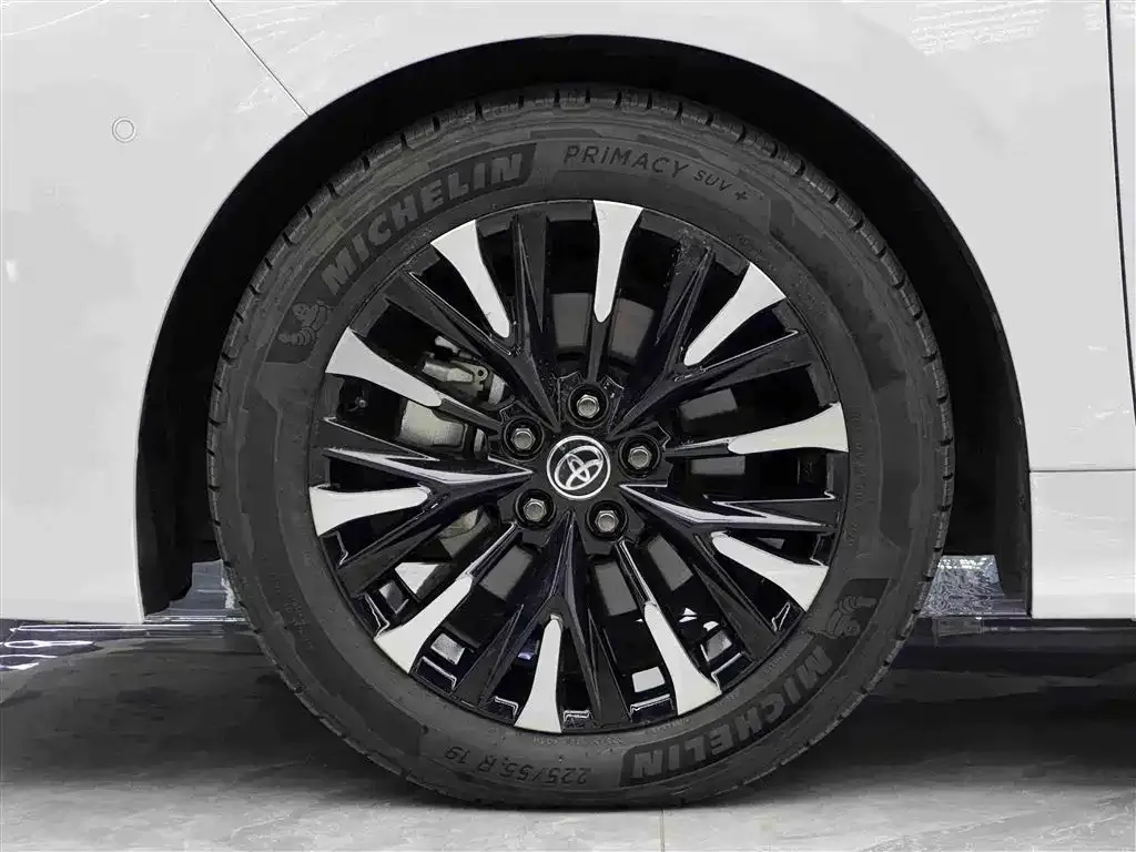 Toyota Vellfire — фото 3