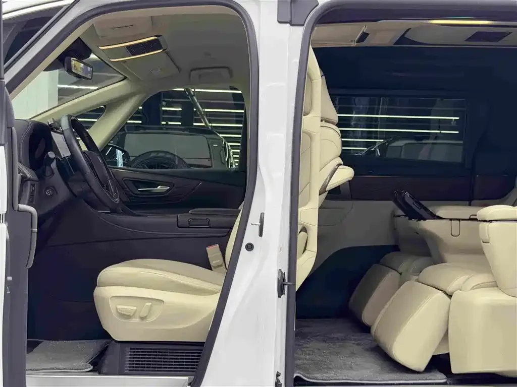 Toyota Vellfire — фото 9