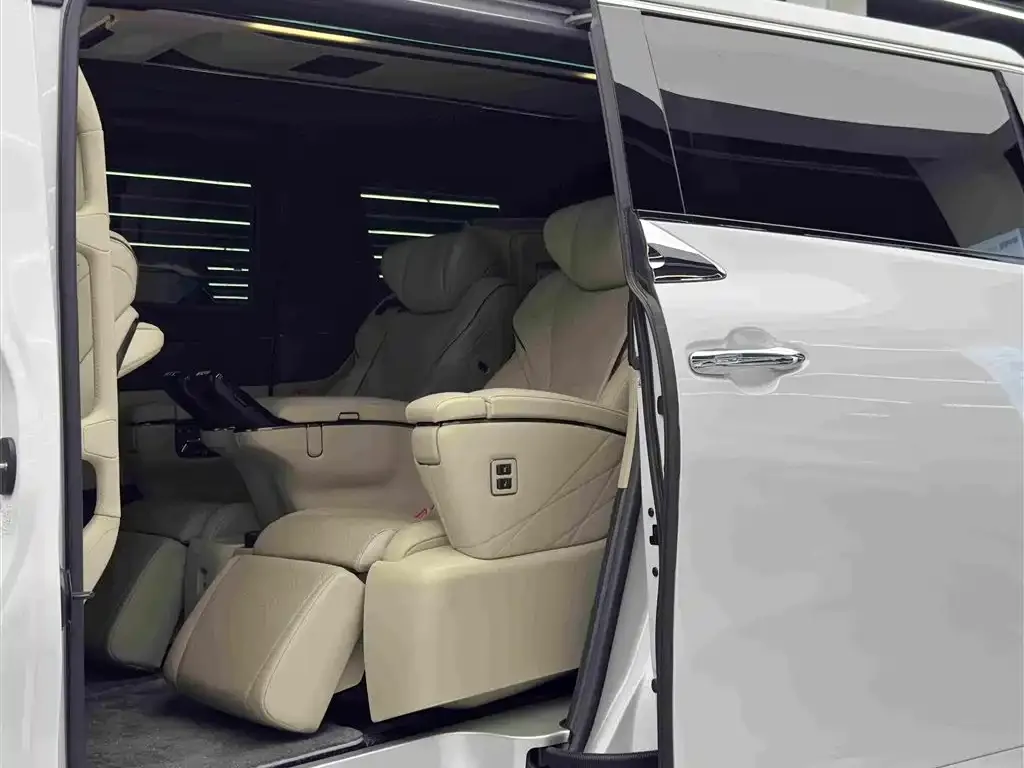 Toyota Vellfire — фото 5