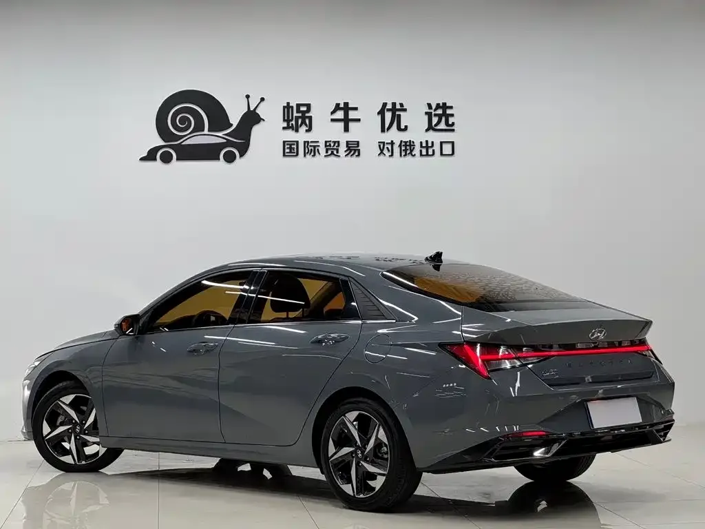 Hyundai Elantra — фото 5