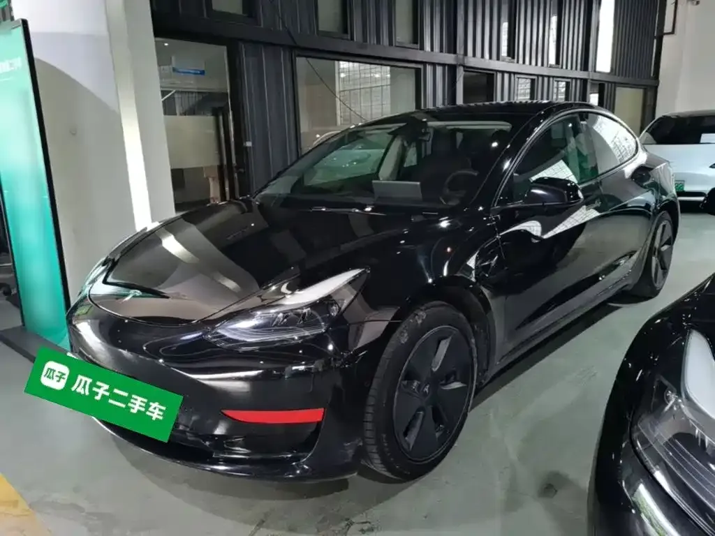 Tesla Model 3 — фото 1