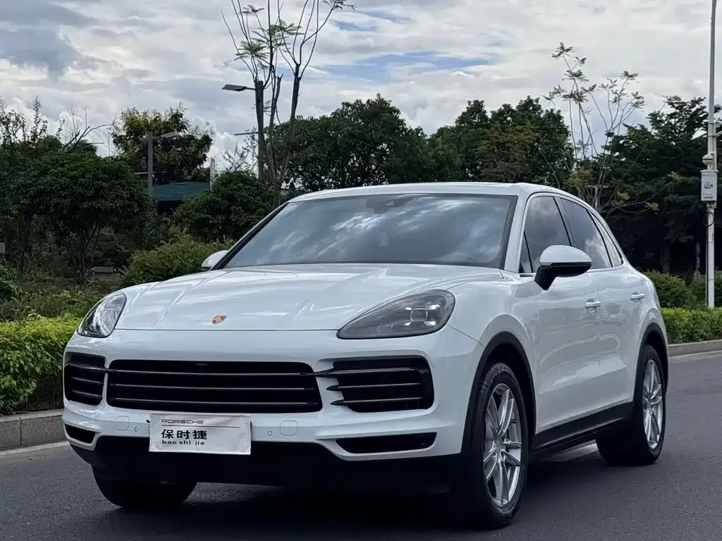 Porsche Cayenne — фото 1