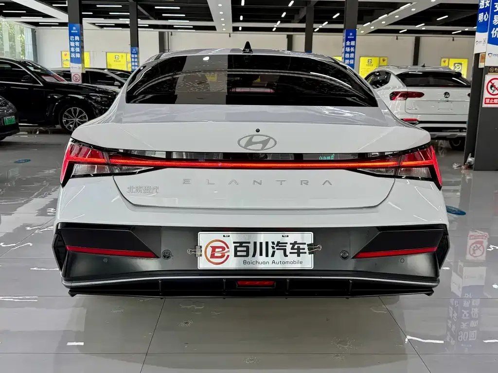 Hyundai Elantra — фото 4