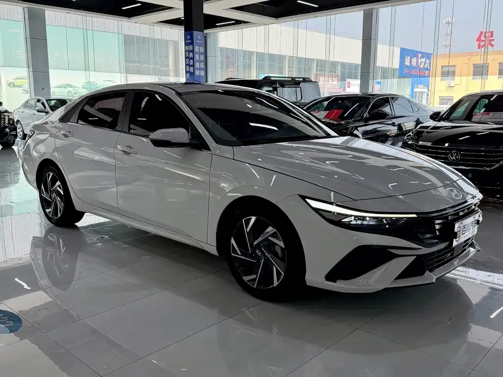 Hyundai Elantra — фото 2