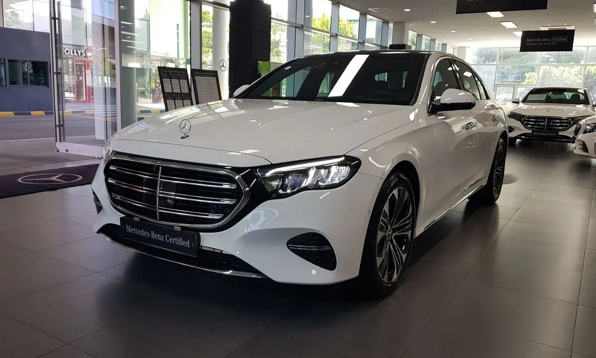 Mercedes-Benz E-Class — фото 1