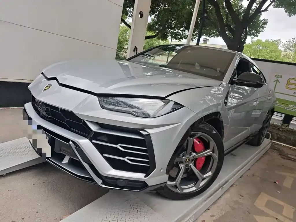 Lamborghini Urus — фото 1