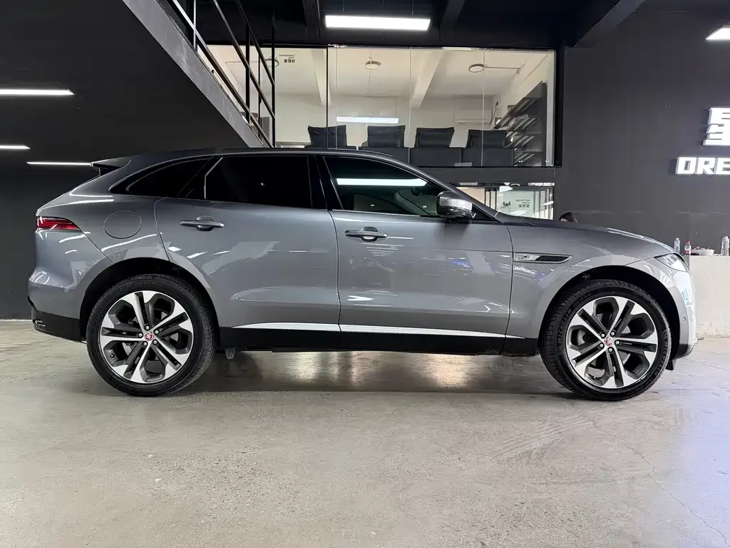 Jaguar F-PACE — фото 10