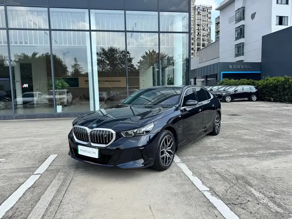 BMW i5 — фото 1