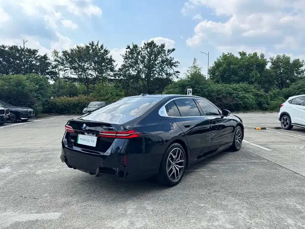 BMW i5 — фото 8