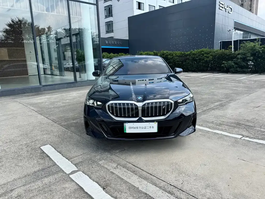 BMW i5 — фото 9
