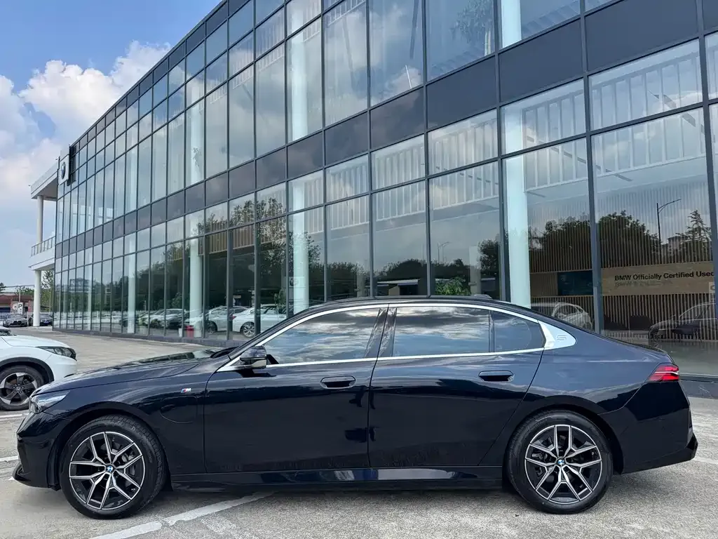 BMW i5 — фото 6